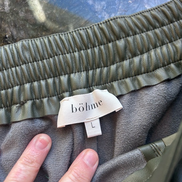 Bohme Vegan Leather Olive Green Cropped wide Leg Pants. Elastic waist with zip. - Picture 9 of 15